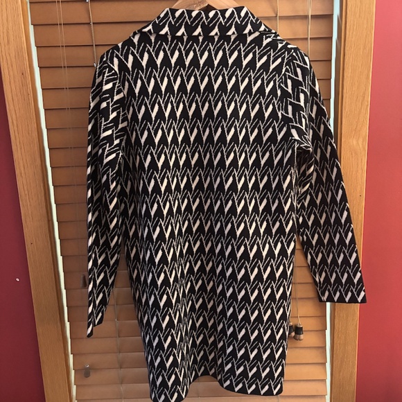 Open Front Sweater with Black & Cream Chevron Pattern - Small (NWT) - Picture 7 of 12